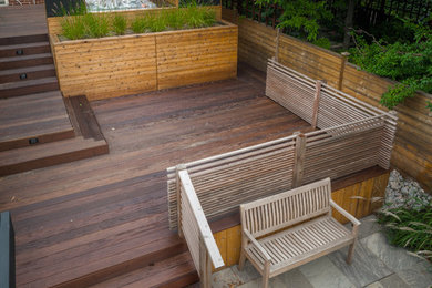 Inspiration for a mid-sized modern backyard deck remodel in Toronto