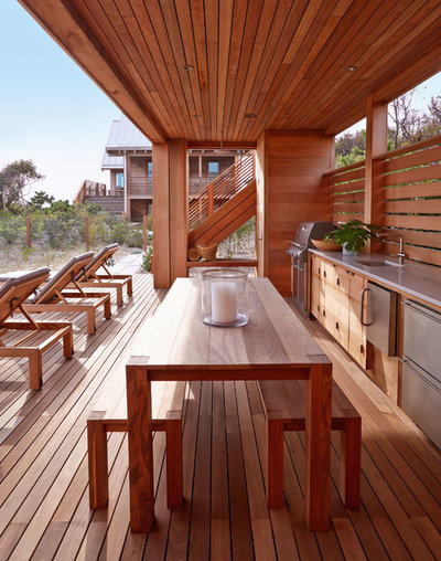 Beach Style Deck by Bromley Caldari Architects PC