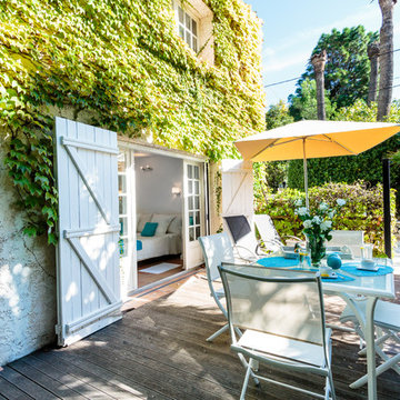 La terrasse en bois de la Villa Val des Roses