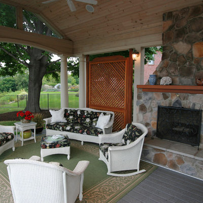 Inspiration for a timeless deck remodel in New York