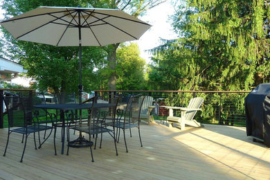 Inspiration for a contemporary backyard deck remodel in Philadelphia
