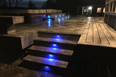 Large minimalist backyard deck photo in Seattle with no cover