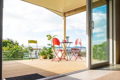 Mittelgroße, Überdachte Moderne Terrasse in Auckland