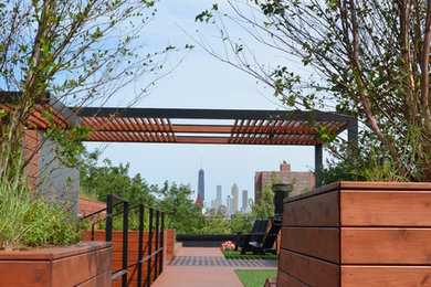 Deck - modern deck idea in Chicago