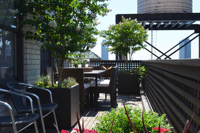 Inspiration for a transitional deck remodel in New York