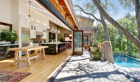 Houzz Tour: Luxury With a Treehouse Feel