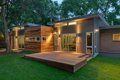 Inspiration for a modern deck remodel in Dallas