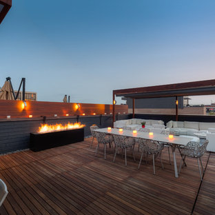 Idee per una terrazza contemporanea sul tetto e sul tetto con un focolare e nessuna copertura