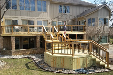 Inspiration for a contemporary deck remodel in Detroit