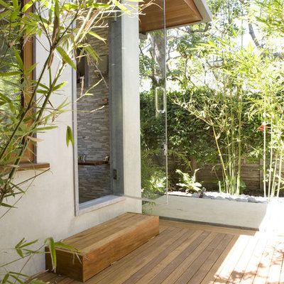 Deck - contemporary deck idea in Los Angeles