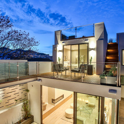 Example of a mid-sized trendy backyard deck design in San Francisco with no cover