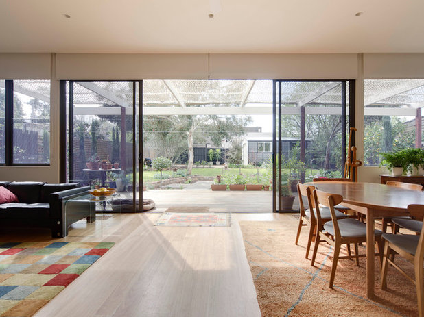 Contemporary Deck by Rebecca Naughtin Architect