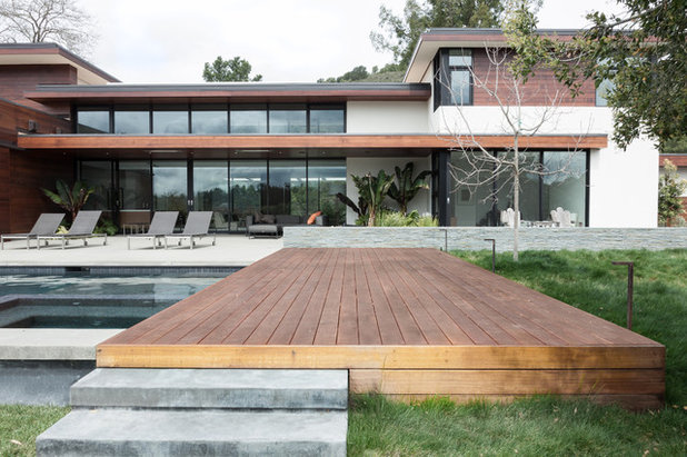 Modern Deck by Thuilot Associates