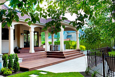 Exemple d'une terrasse arrière avec une cuisine d'été et une extension de toiture.