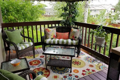 デンバーにある高級な中くらいなトラディショナルスタイルのおしゃれな裏庭のデッキ (パーゴラ) の写真