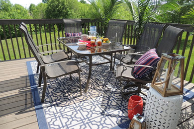 Inspiration for a transitional deck remodel in Ottawa