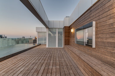 Идея дизайна: терраса среднего размера на крыше в средиземноморском стиле с местом для костра без защиты от солнца