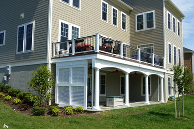 Exemple d'une terrasse arrière tendance de taille moyenne.