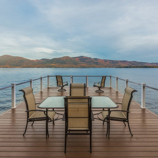 Immagine di una terrazza moderna con un pontile e nessuna copertura