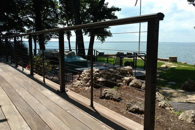 Inspiration for a timeless deck remodel in Cleveland