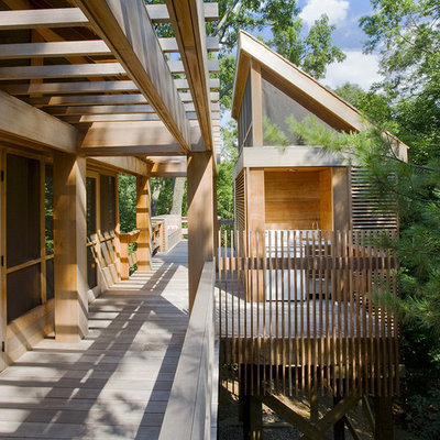 Inspiration for a contemporary outdoor kitchen deck remodel in New York