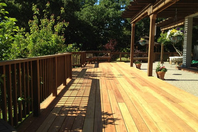 Example of an arts and crafts deck design in San Francisco