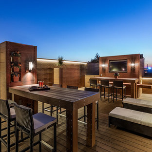 Inspiration for a large contemporary rooftop and rooftop deck in Chicago with no cover and a container garden.