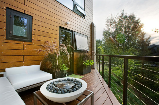 Contemporary Deck by S2 Architects