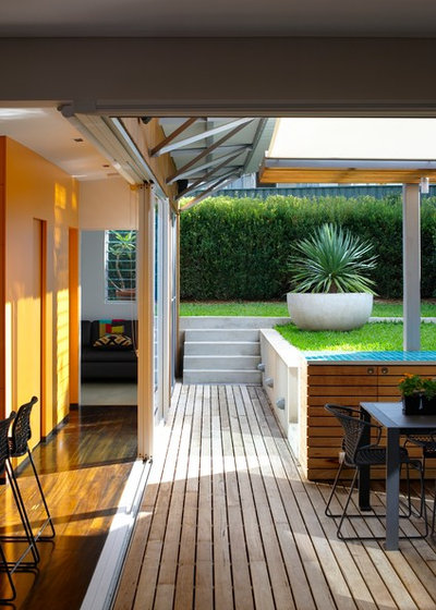 Contemporary Deck by Scott Weston Architecture Design PL