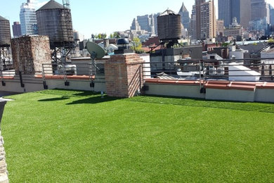 Huge minimalist rooftop deck photo in New York