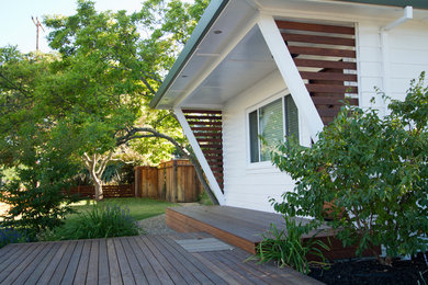 Example of a transitional deck design in San Francisco