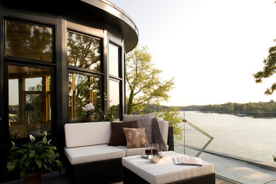 Inspiration for a contemporary deck remodel in Baltimore