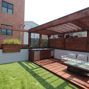 Immagine di una terrazza minimalista di medie dimensioni e sul tetto con una pergola
