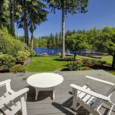 Inspiration for a contemporary deck remodel in Seattle