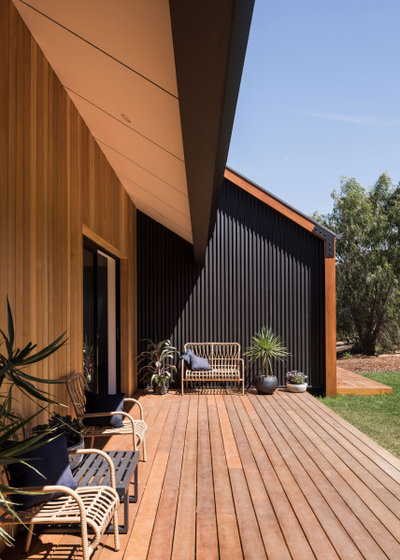 Country Deck by Lurie Building Design
