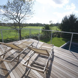 Example of a country deck design in New York with no cover