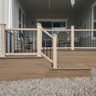 Foto di una terrazza chic di medie dimensioni, dietro casa e a piano terra con nessuna copertura e parapetto in materiali misti