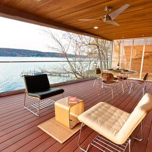 Idee per una grande terrazza minimalista con un tetto a sbalzo