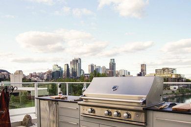 Mid-sized trendy rooftop outdoor kitchen deck photo in Montreal with no cover