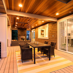 Idee per un'ampia terrazza tradizionale nel cortile laterale con un tetto a sbalzo