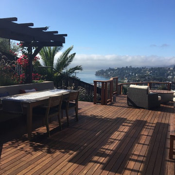 Tiburon Hillside Deck and Outdoor Entertaining