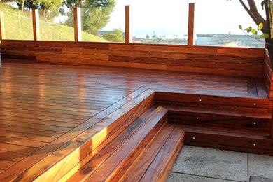 Example of a mid-sized minimalist backyard deck design in Orange County
