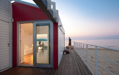 Houzz Tour: In Italy, a Former Fishing House Becomes a Beach Hangout
