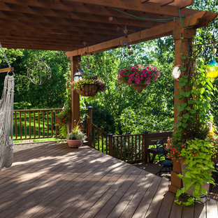 Foto di una grande terrazza chic dietro casa con una pergola