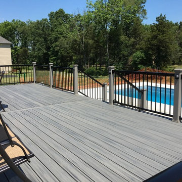 Transcend decking Island Mist with Gravel Path Rail Posts and Aluminum Railings