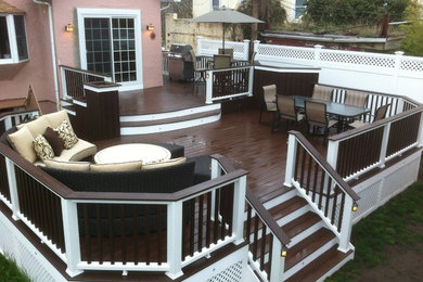 Inspiration for a modern deck remodel in New York