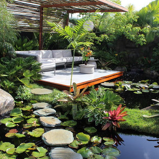 Inspiration for a tropical deck in Geelong.