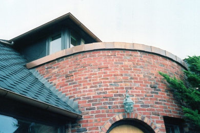 シアトルにある高級な小さなヴィクトリアン調のおしゃれな屋上のデッキ (日よけなし) の写真