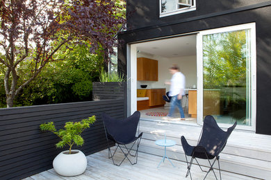 Design ideas for a modern terrace in Toronto.