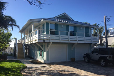 Beach style deck photo in Jacksonville